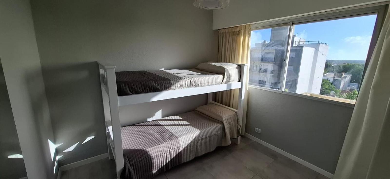 Departamento De 3 Ambientes Con Cochera * Miramar (Buenos Aires)